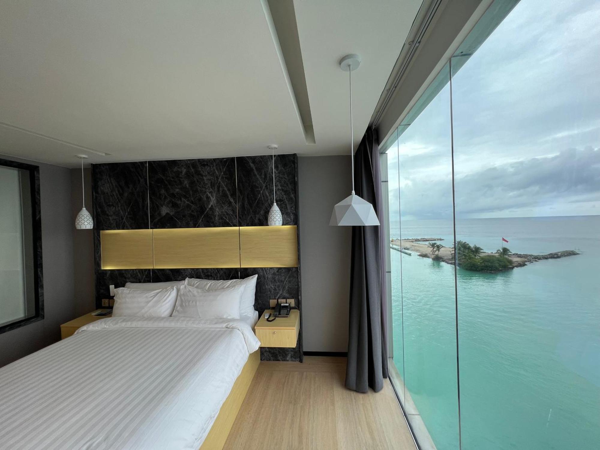 Swarn By Hawks Hotels Kamadhoo Extérieur photo