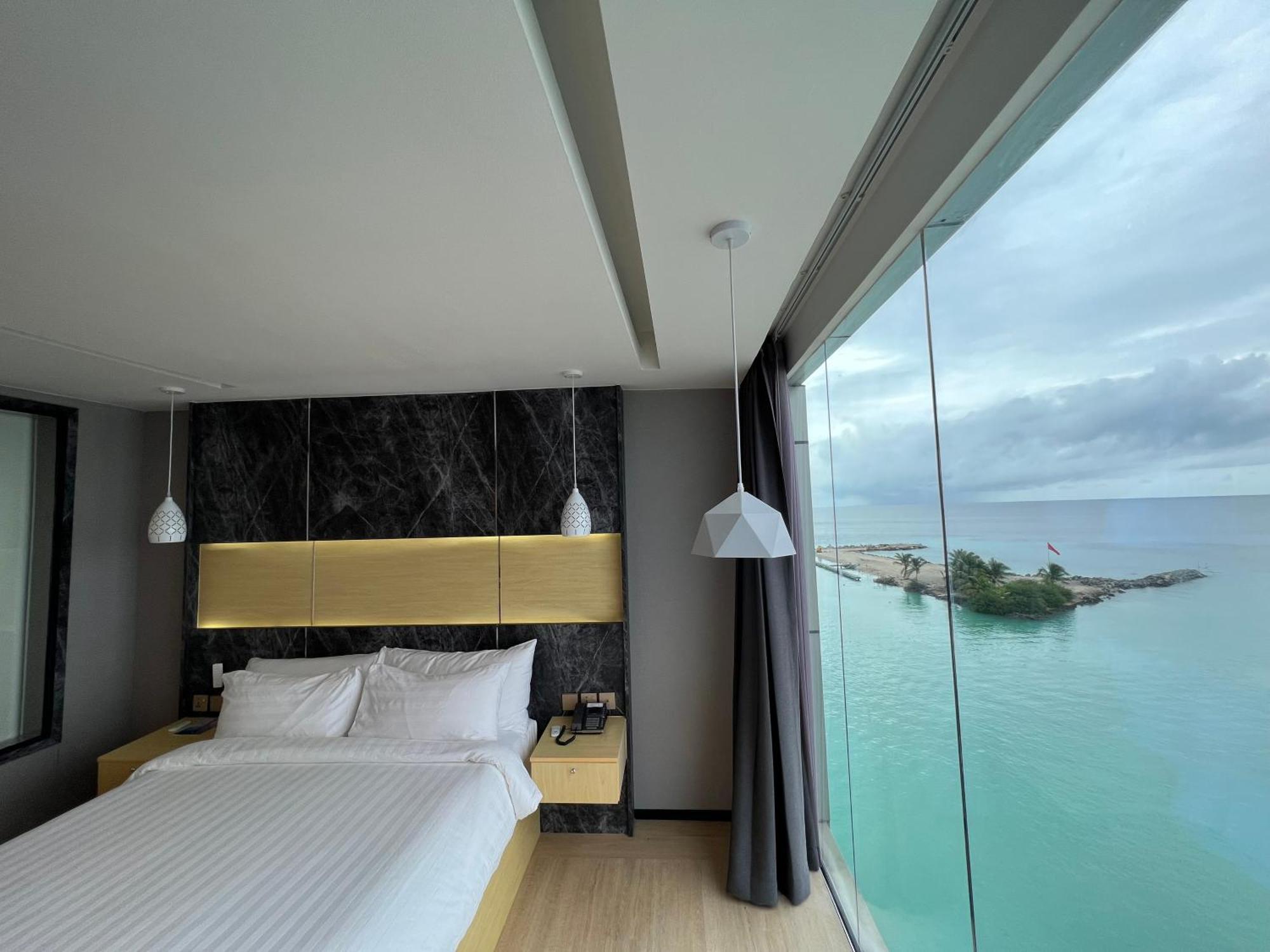 Swarn By Hawks Hotels Kamadhoo Extérieur photo